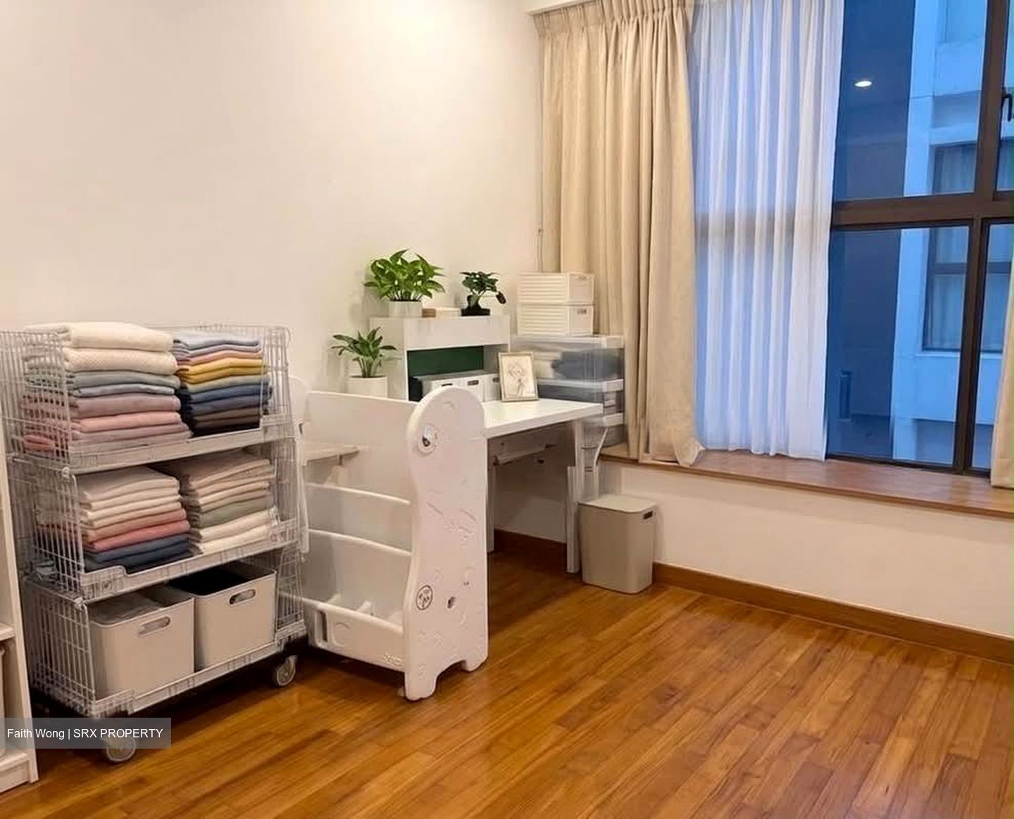 Holland Link (D10), Terrace #585251691
